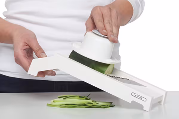 GSD Universal-Gemüsehobel 3 Einsätze Zucchini in Streifen schneiden