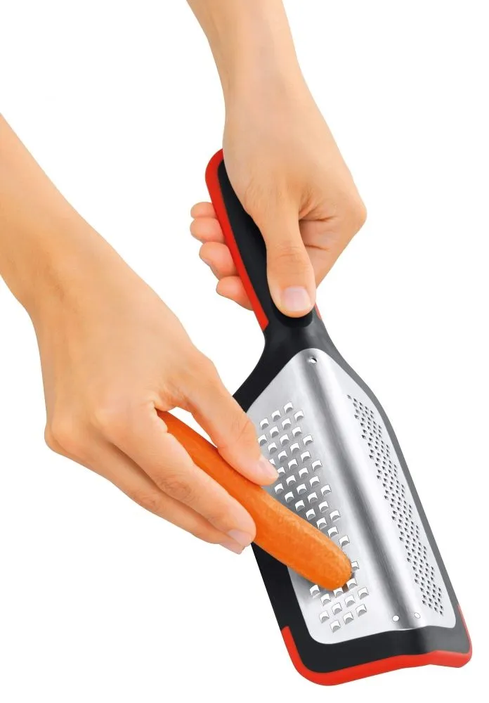 Silit 2in1 Reibe GrateCut reibt Karotte in der Hand
