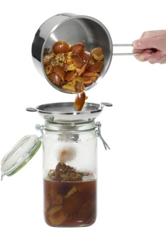 Westmark Einmachtrichter Edelstahl für Einmachglas beim Abfüllen