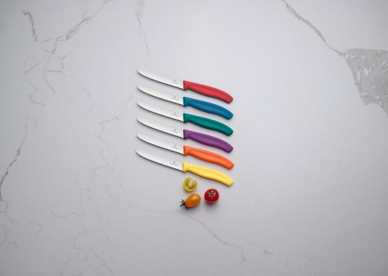 Victorinox Swiss Classic Tomaten- und Wurstmesser mit Wellenschliff, 11 cm in blau