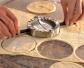 GEFU Ravioli Former rund schneidet Teigkreise für Ravioli