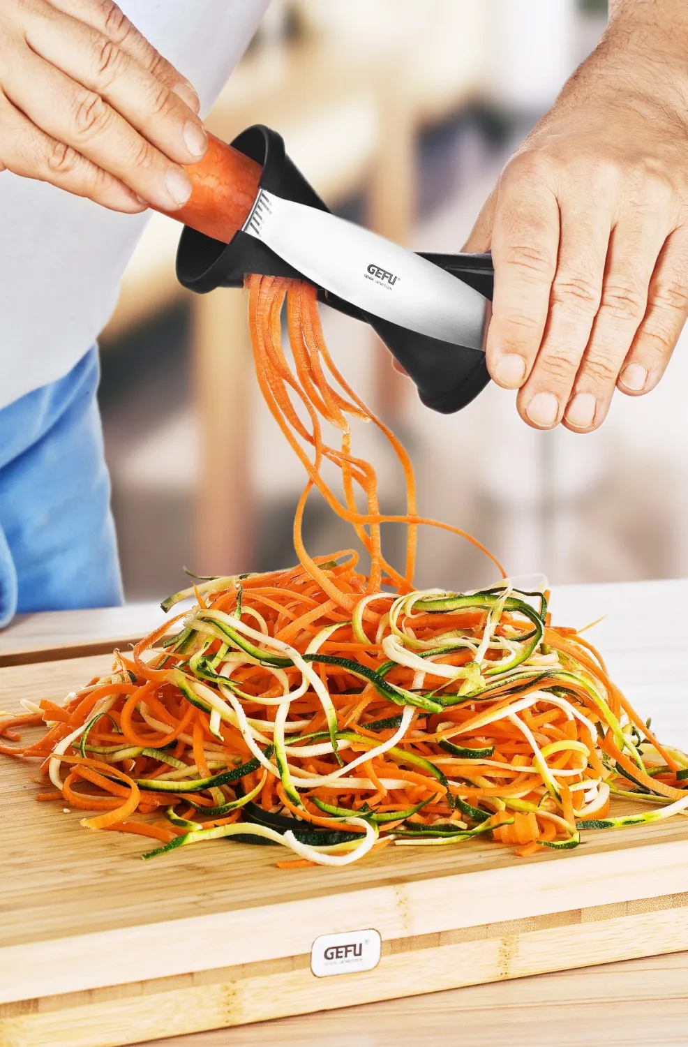 GEFU Spiralschneider Spirelli macht Zucchini- und Karottenspiralen